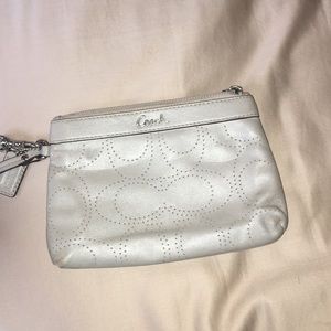 ❗️FREE w/ any $25 purchase ❗️Coach wristlet